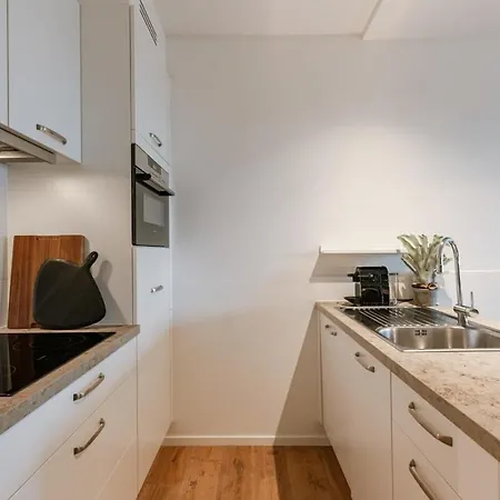 Huswell - Seaside With Shared Pool Apartment